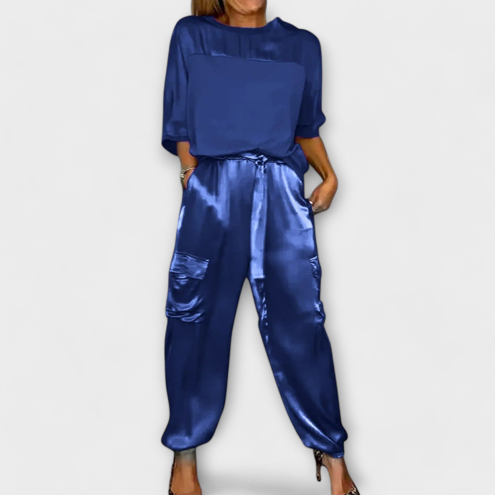 Anita | Satinset i två delar