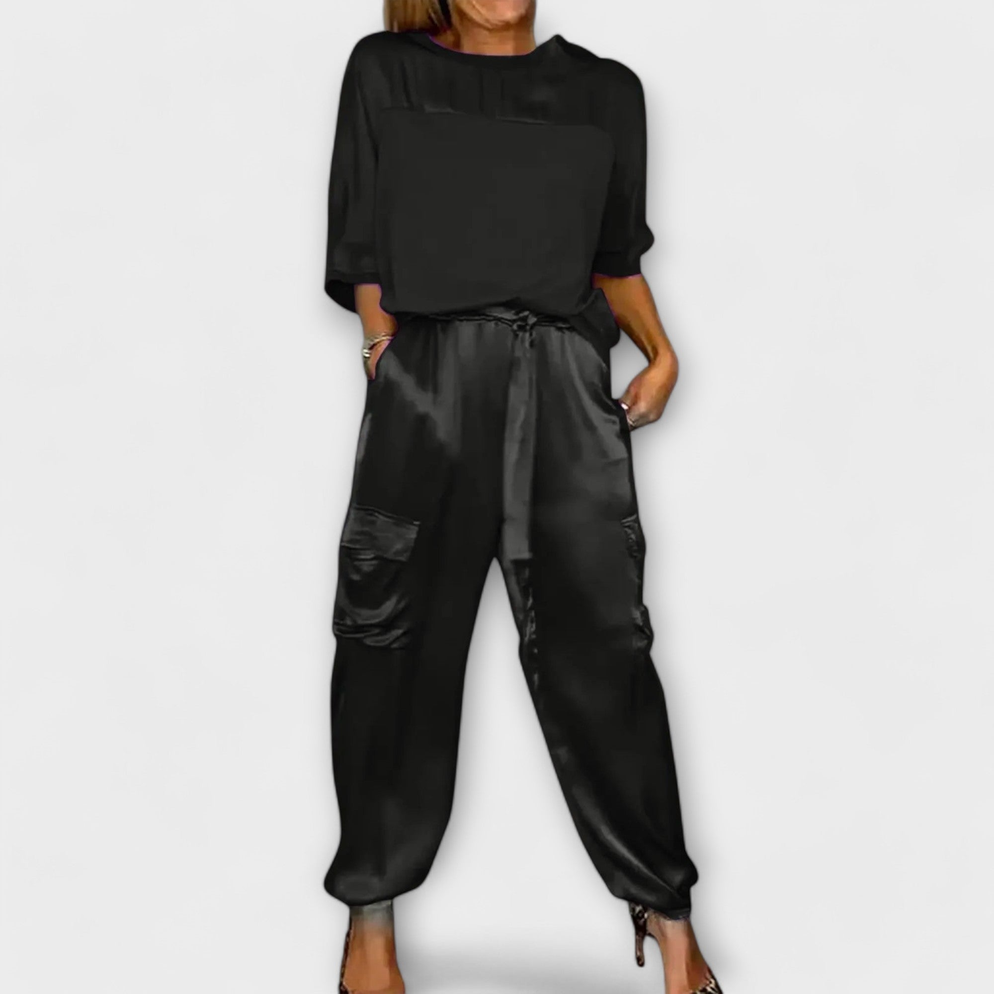 Anita | Satinset i två delar